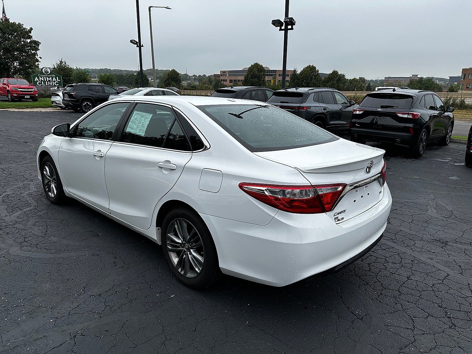 Used 2017 Toyota Camry SE w/ Moonroof Package FWD image 5