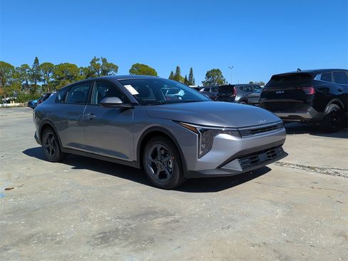 New 2026 Kia K4 LXS image 2