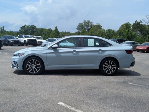 Used 2025 Volkswagen Jetta SE w/ Sunroof Package FWD image 6