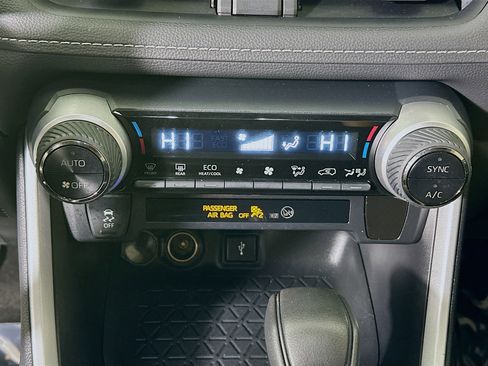 Used 2022 Toyota RAV4 XLE image 23