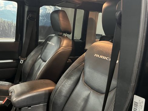 Used 2015 Jeep Wrangler Unlimited Rubicon w/ Connectivity Group image 19