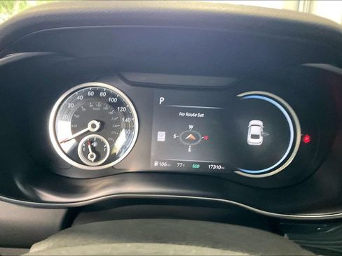 Used 2026 Genesis G70 2.5T RWD image 7