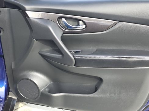 Used 2018 Nissan Rogue SV FWD image 15