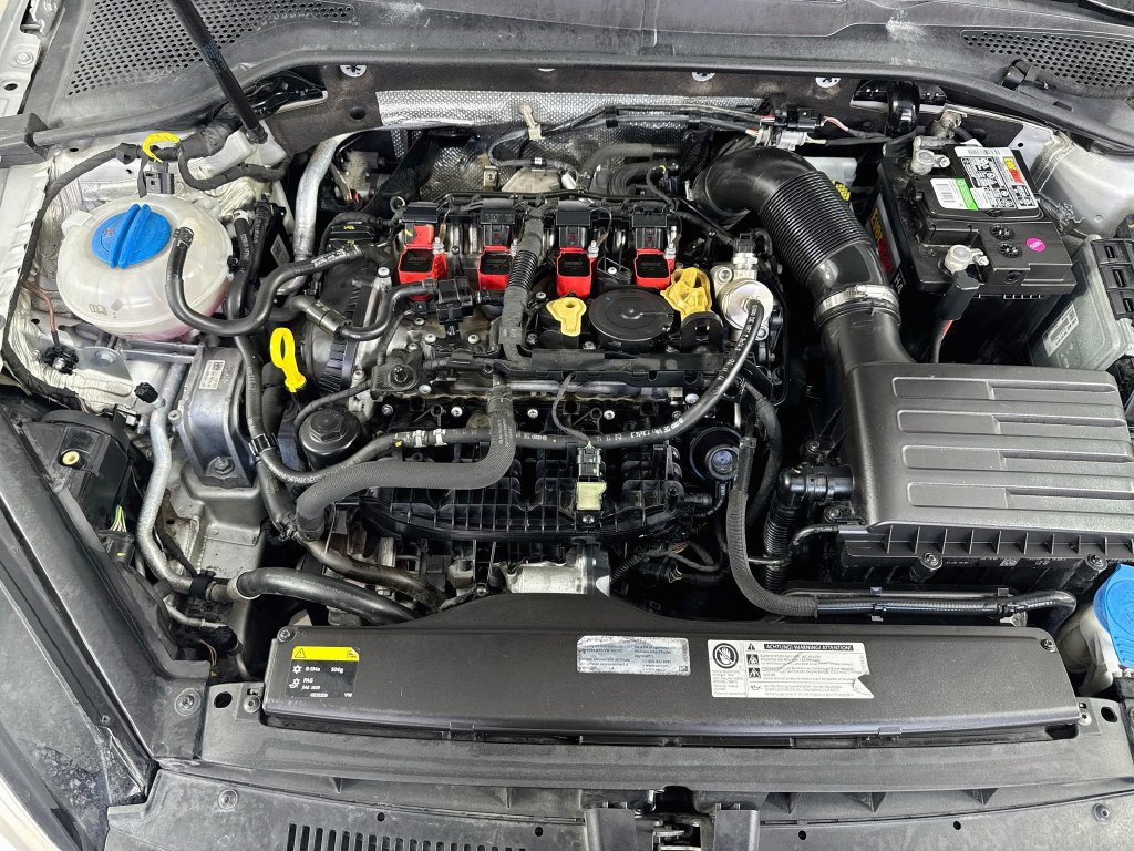 Used 2015 Volkswagen GTI SE FWD image 38