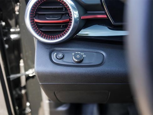 Used 2024 Chevrolet Trax RS w/ Driver Confidence Package image 18