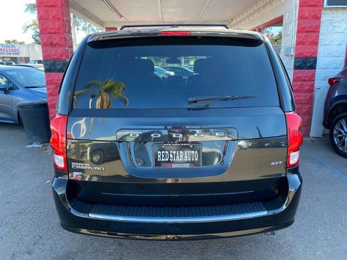 Used 2020 Dodge Grand Caravan SXT image 4