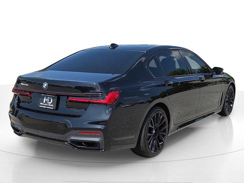 Used 2022 BMW 740i w/ M Sport Package image 5