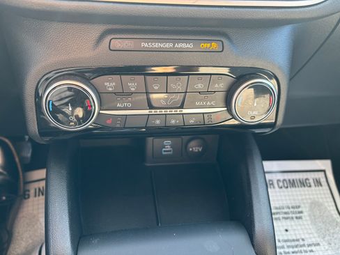 Used 2022 Ford Escape SE w/ SE Sport Appearance Package AWD/4WD image 15