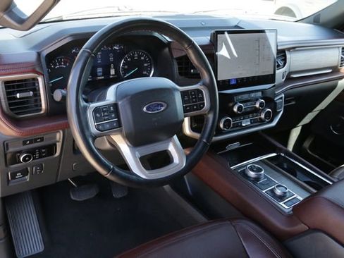 Used 2024 Ford Expedition Limited image 9