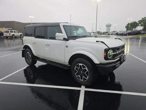 Used 2023 Ford Bronco Outer Banks AWD/4WD image 2