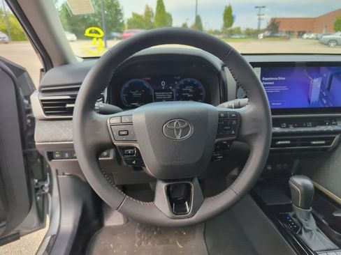 Used 2025 Toyota Camry XLE FWD image 24