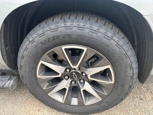 Used 2024 Chevrolet Tahoe Z71 w/ Z71 Off-Road Package image 7