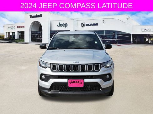Used 2024 Jeep Compass Latitude image 2