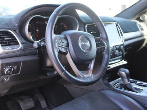 Used 2019 Jeep Grand Cherokee Altitude RWD image 8