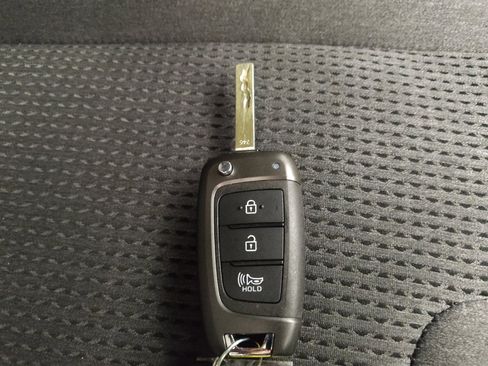 Used 2019 Hyundai Santa Fe SE image 32