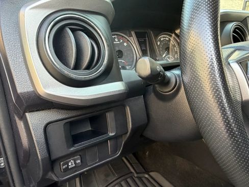 Used 2017 Toyota Tacoma SR5 w/ Tow Package AWD/4WD image 27