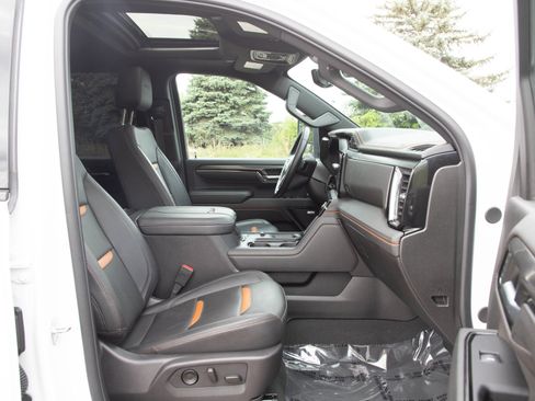 Used 2024 GMC Sierra 2500 AT4 w/ Technology Package AWD/4WD image 11
