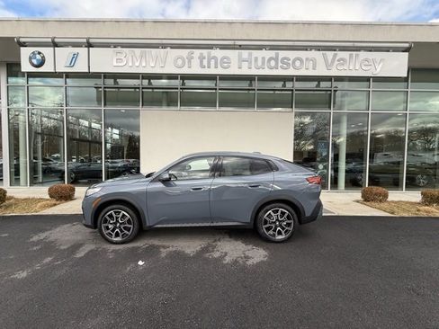 Used 2025 BMW X2 xDrive28i w/ Technology Package image 1