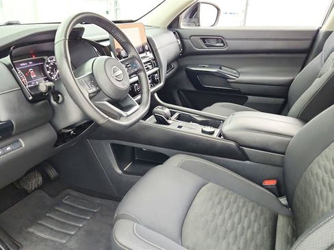 Used 2025 Nissan Pathfinder SV AWD/4WD image 25