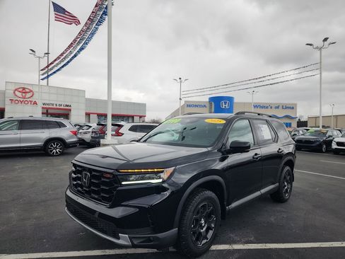 Used 2025 Honda Pilot TrailSport image 2