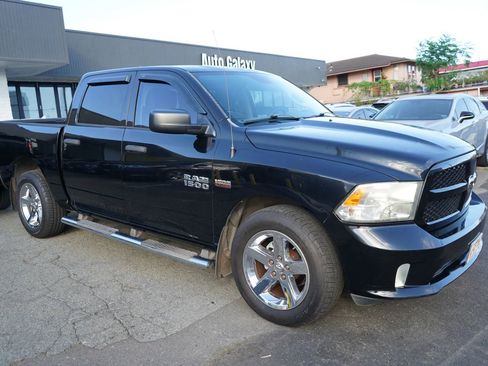 Used 2015 RAM 1500 Express RWD image 3