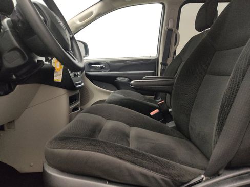 Used 2019 Dodge Grand Caravan SE FWD image 17