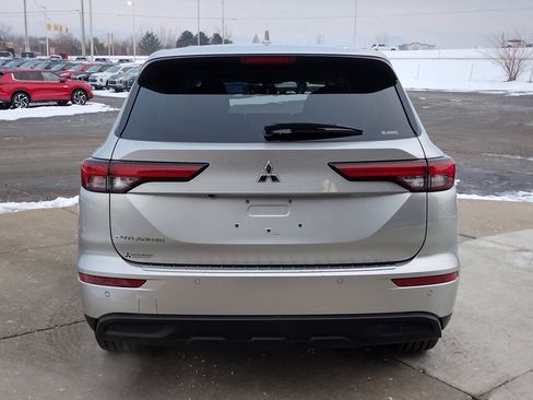 Used 2022 Mitsubishi Outlander ES image 15