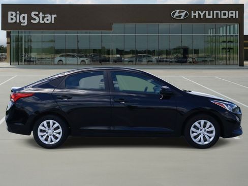 Used 2022 Hyundai Accent SE FWD image 5