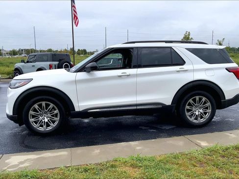 Used 2025 Ford Explorer Active w/ Active Comfort Package AWD/4WD image 12