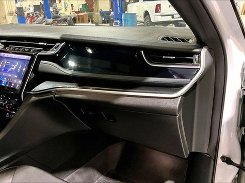 Used 2024 Jeep Grand Cherokee Trailhawk image 13