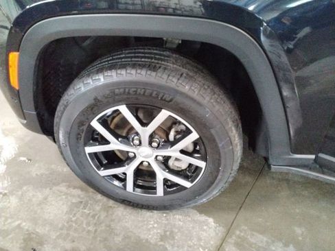 Used 2024 Jeep Grand Cherokee L Limited w/ Luxury Tech Group II AWD/4WD image 21