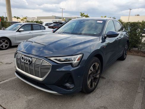 Used 2023 Audi e-tron Premium Plus w/ Premium Plus Package image 3