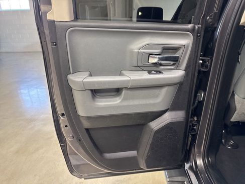 Used 2019 RAM 1500 Classic SLT AWD/4WD image 36