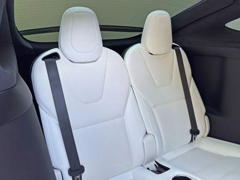 Used 2023 Tesla Model X image 43