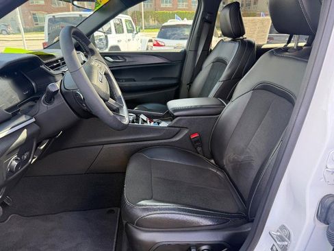 Used 2025 Jeep Grand Cherokee L Altitude image 18