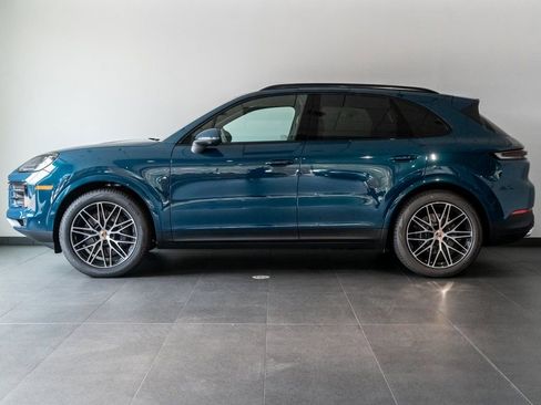 Certified 2025 Porsche Cayenne image 2