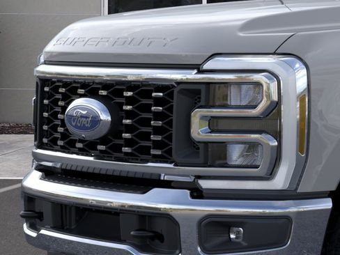 New 2026 Ford F350 4x4 Crew Cab DRW Super Duty image 17