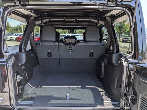 New 2026 Jeep Wrangler Unlimited Sahara AWD/4WD image 12