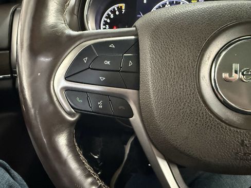 Used 2018 Jeep Grand Cherokee Overland AWD/4WD image 23