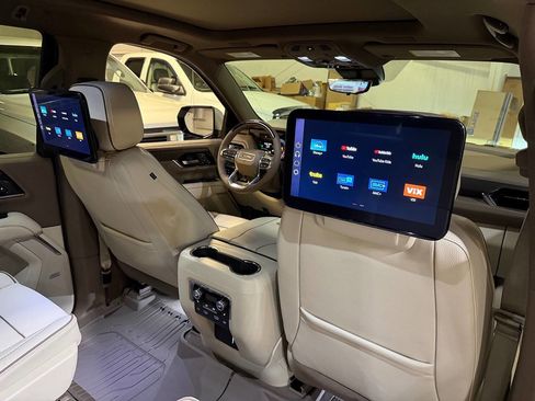 Used 2025 GMC Yukon Denali w/ Denali Reserve Package AWD/4WD image 14