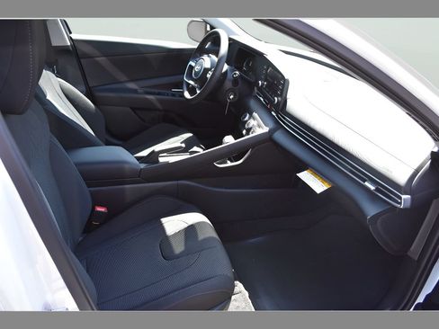 New 2026 Hyundai Elantra SE FWD image 11