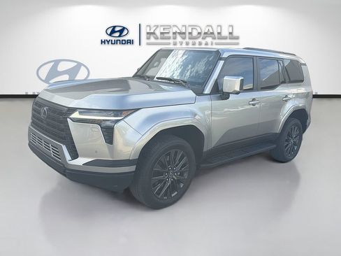 Used 2024 Lexus GX 550 w/ Cold Area Package AWD/4WD image 3