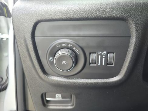 Certified 2025 Jeep Grand Cherokee L Limited w/ Black Appearance Package image 11