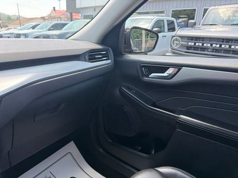 Used 2023 Ford Escape Platinum AWD/4WD image 18