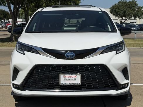 Certified 2024 Toyota Sienna XSE FWD image 9