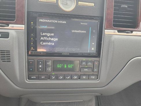 Used 2004 Lincoln Town Car Signature RWD image 40