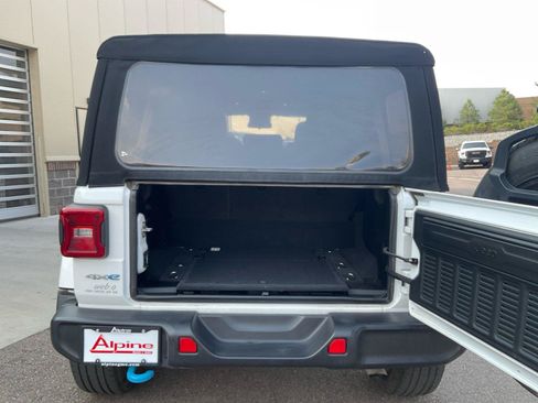 Used 2024 Jeep Wrangler Unlimited Sahara AWD/4WD image 19