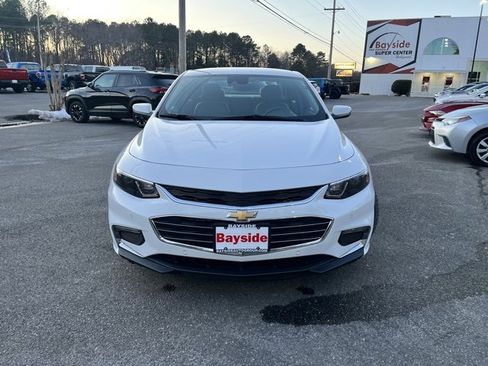 Used 2018 Chevrolet Malibu Premier w/ Driver Confidence Package image 4