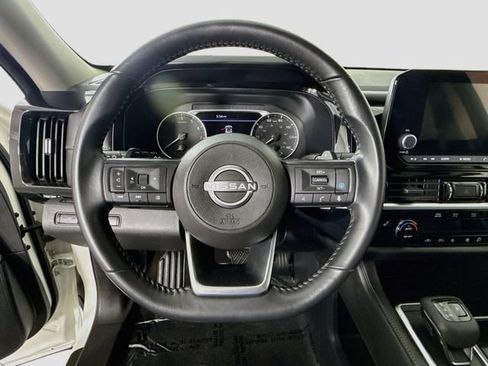 Used 2024 Nissan Pathfinder SV FWD image 11