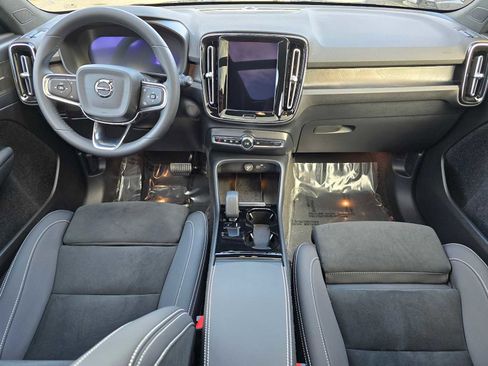 Used 2023 Volvo XC40 Recharge Ultimate w/ Protection Package Premier image 18